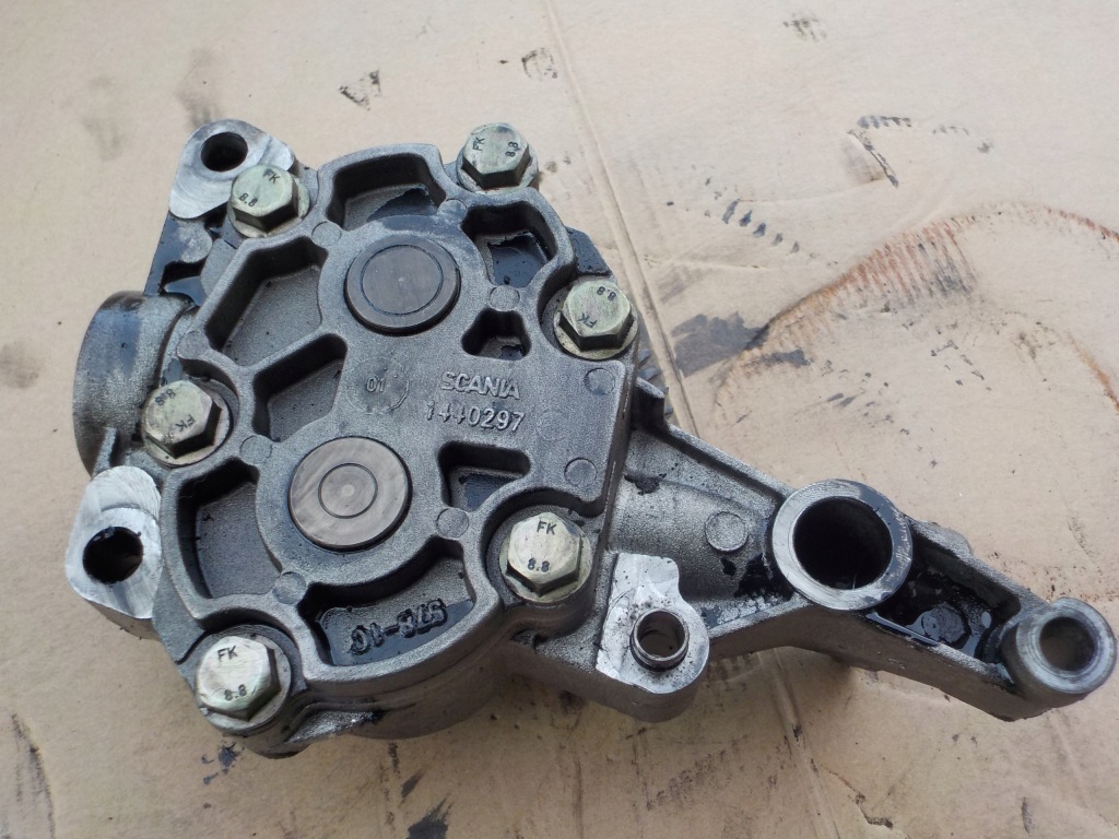 Купити Scania оригінальний номер 1440297 насос оливи