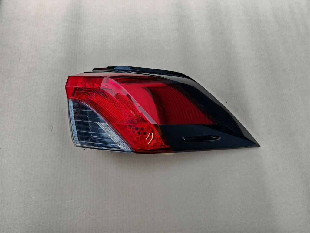 фото №1, Toyota rav4 model v 2018+ europa правая лампа задняя задняя