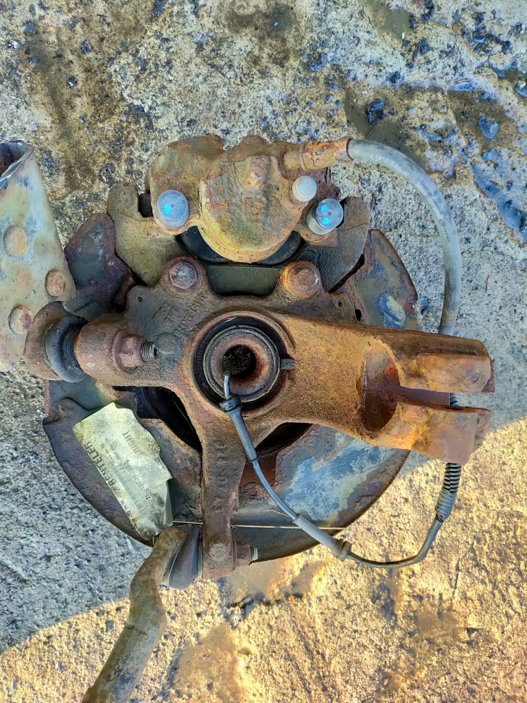 фото №1, Volvo v50 s40 c30 c70 поворотный кулак правая 2004-06