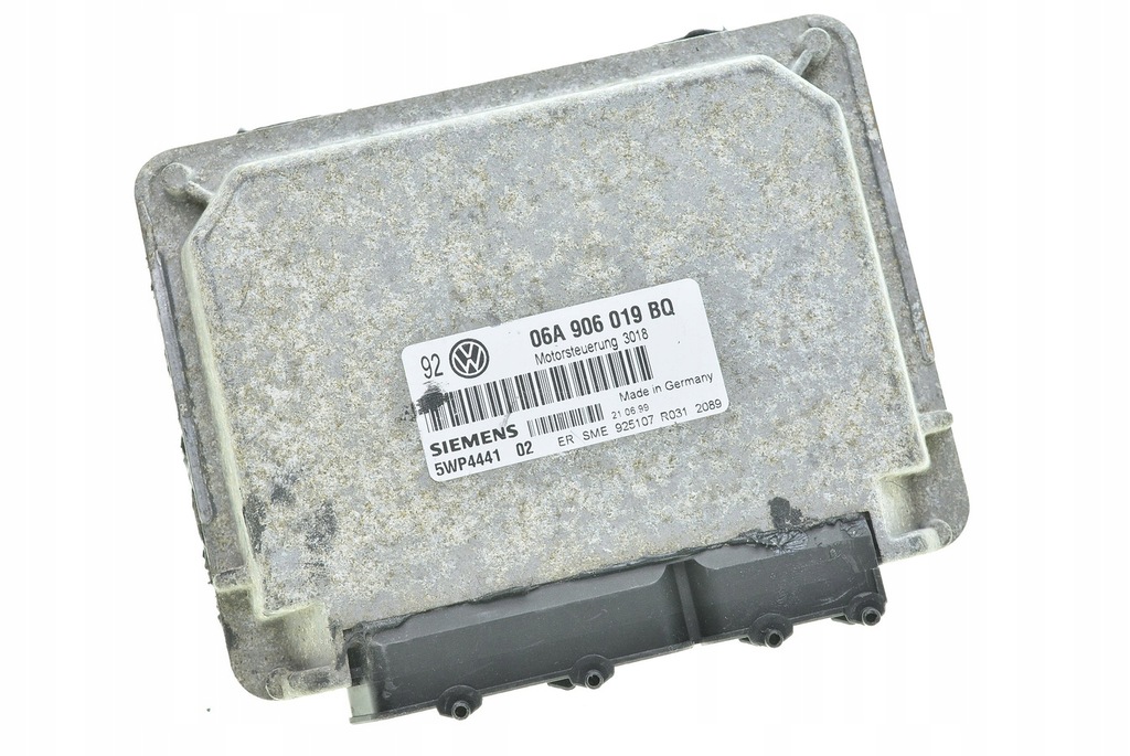 фото №1, Бортовой компьютер golf iv 1.6 06a906019bq 5wp444102