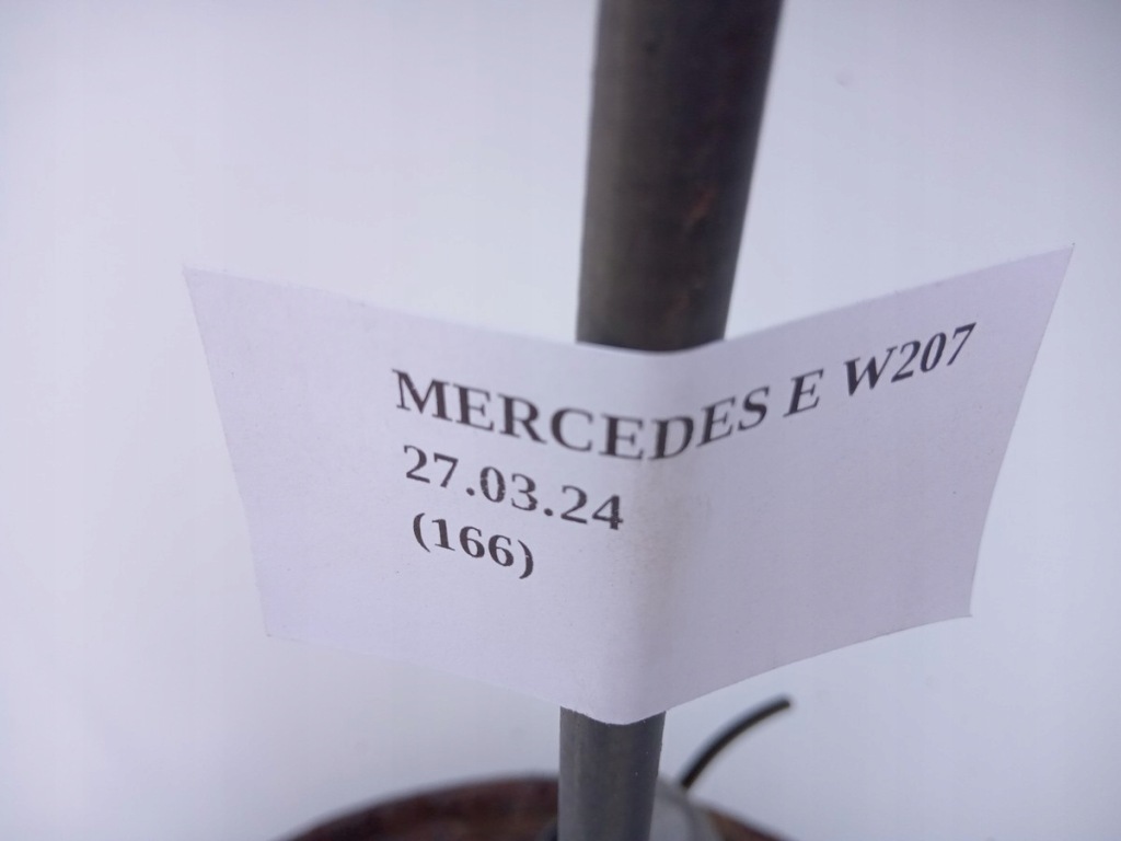 Поворотний кулак права задні гальмівні колодки mercedes e w207 купе 3.0 cdi c207 Ціна