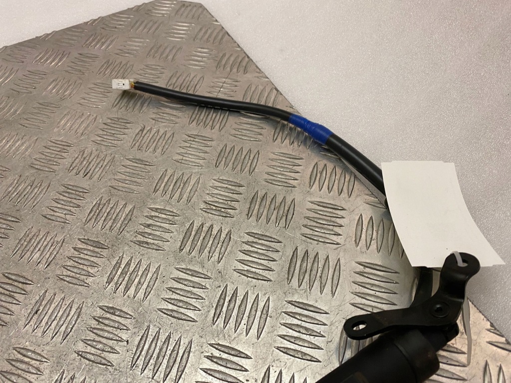 Lexus rx 450h привід кришки багажника 6891048100 Оригінал