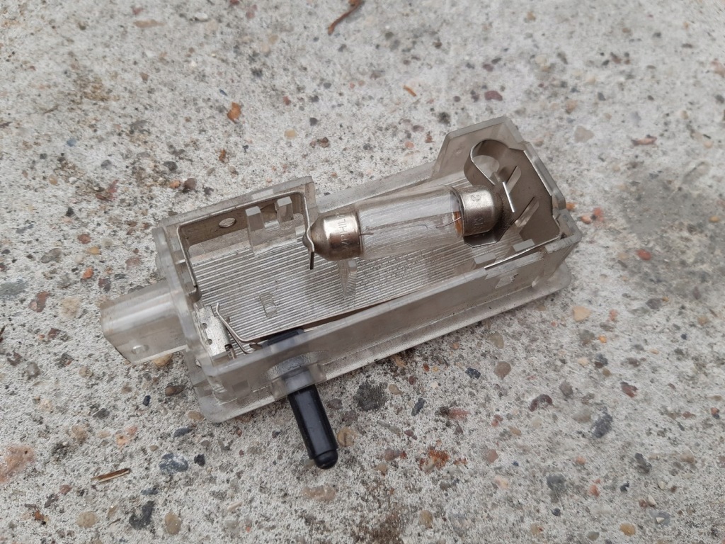 фото №2, Лампа освещение бардачка bmw e53 x5