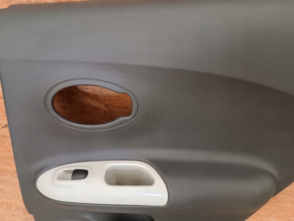 фото №8, Nissan juke f15 i 829001kb0a обшивка правий задня 829221kb0a