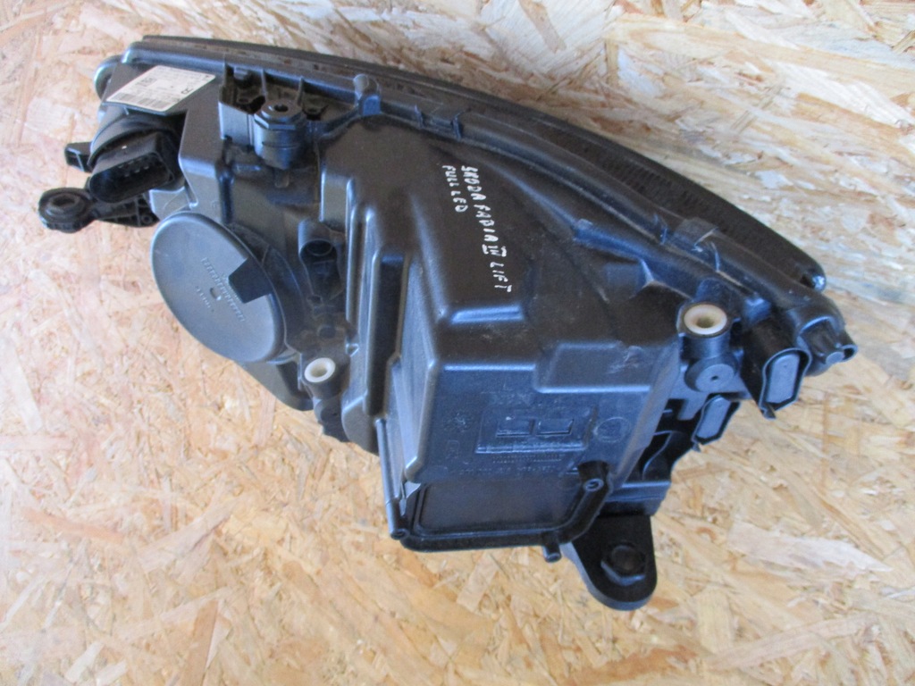 фото №13, Лампа правая skoda fabia iii lift full led 6v1