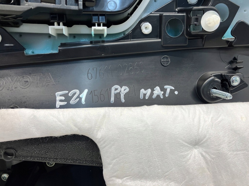 фото №13, Corolla e21 обшивка обивка дверь передних правый перед тканевый