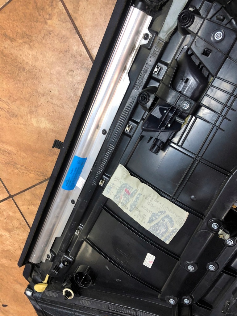 фото №7, Обшивка правий задня audi a4 b7 1.9tdi .anglik