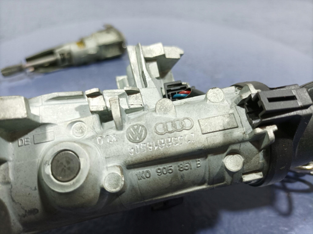 фото №5, Seat toledo iii замок зажигания ключ pilot вкладка замка 1k0905851