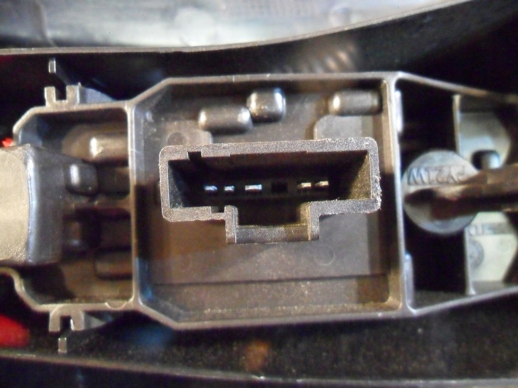 фото №15, Dacia sandero i лампа правий задня 62421002