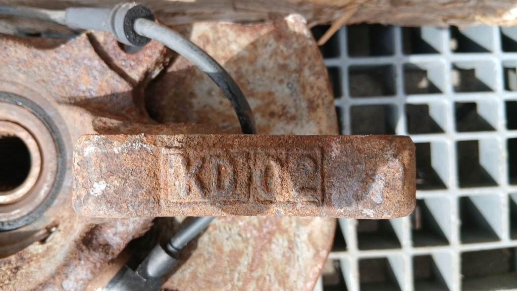 фото №8, Поворотний кулак права перед volvo v40 s40