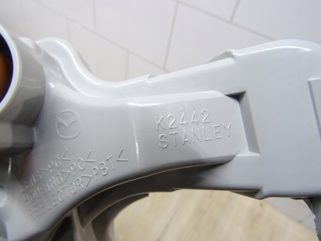 фото №7, Mazda 3 iii bm lift поворотник правый stanley w3720