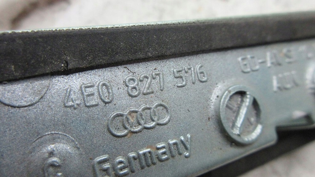 фото №7, Audi a8 d3 4e0827576 накладка кришки багажника молдинг кришки багажника