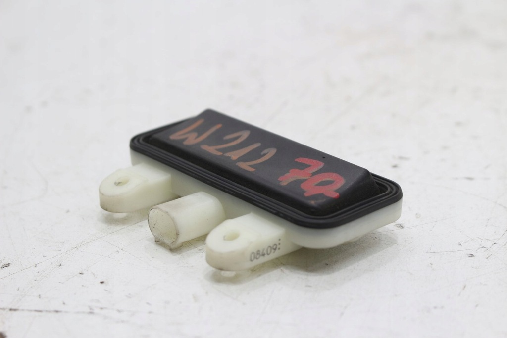 фото №6, Микровыключатель крышки mercedes w212