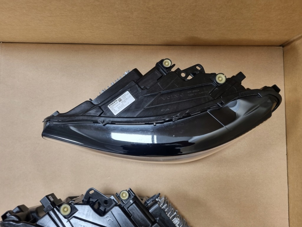 Volvo c40 xc40 рестайлинг  full led base фонари фара левая правый  32365345 32365346 Киев