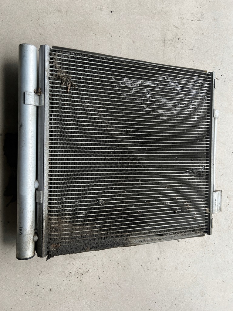 фото №1, Tesla s 4x4 радіатор кондиціонера права