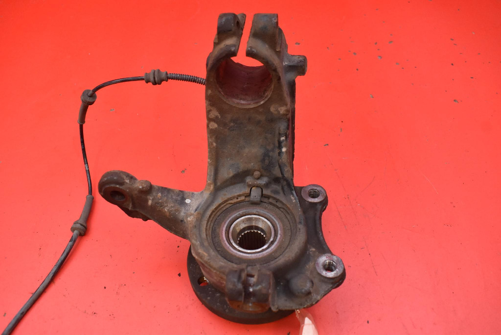 Поворотный кулак ступица левая перед citroen ds3 1.6 e-hdi 112 km 10-14 Недорого