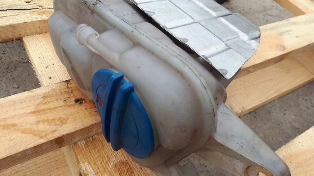 фото №10, Audi оригинальный номер 8k0121405f бачок расширительный, жидкость охлаждающий