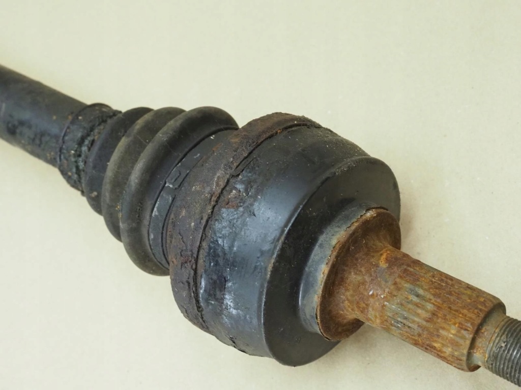 Привідний вал задня права porsche boxster s 987 98733202424 Недорого