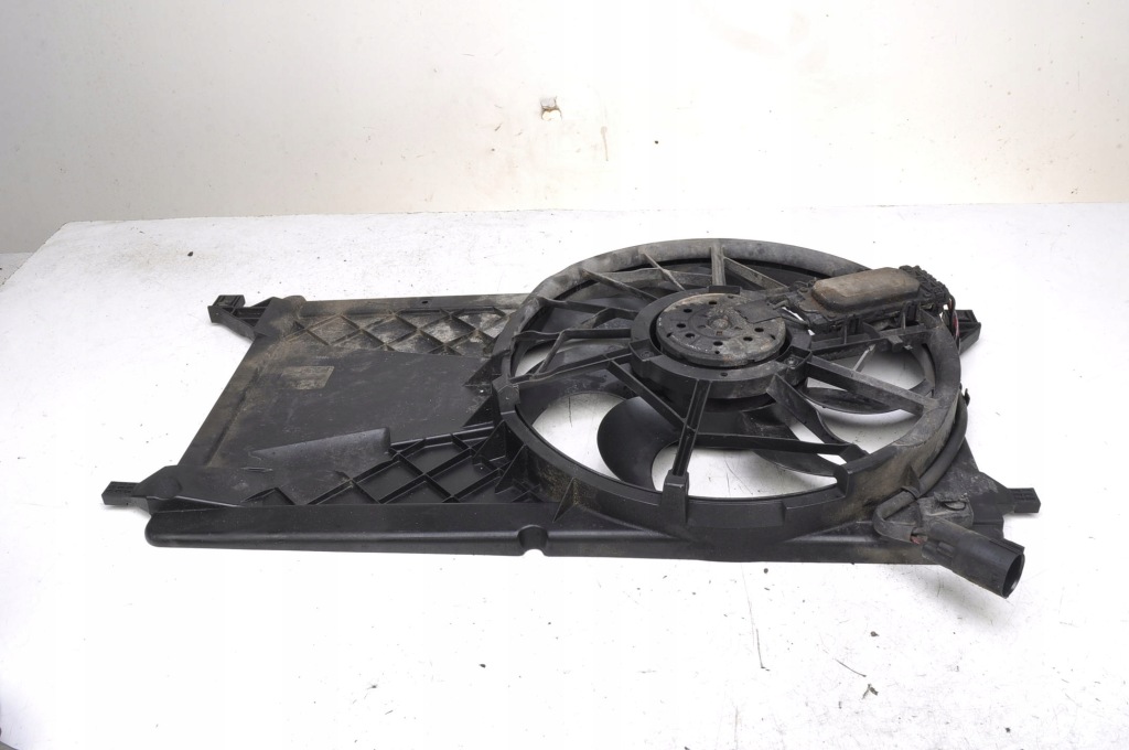 Ford focus mk2 1.6 tdci вентилятор радіатора 3m5h-8c607-rh Недорого