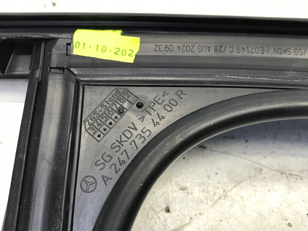 фото №8, Mercedes gla h247 2024 молдинг направляющая стекло дверь правый задняя a2477354400