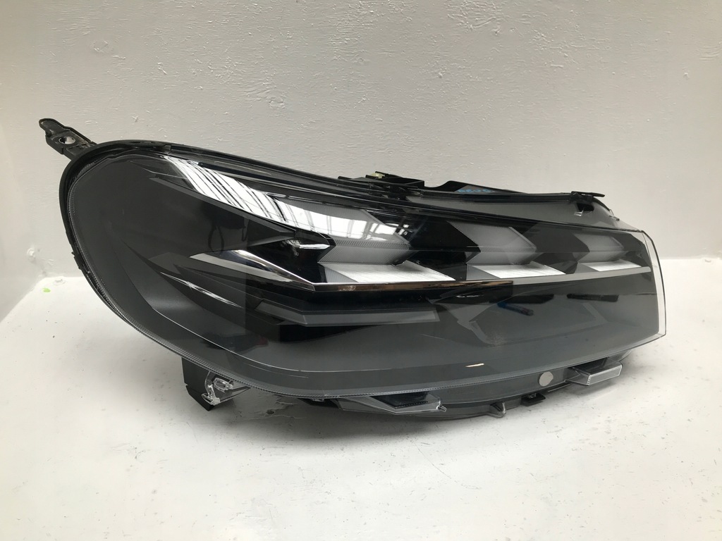 фото №1, Peugeot traveller iii lift 2023 - лампа перед права передня full led