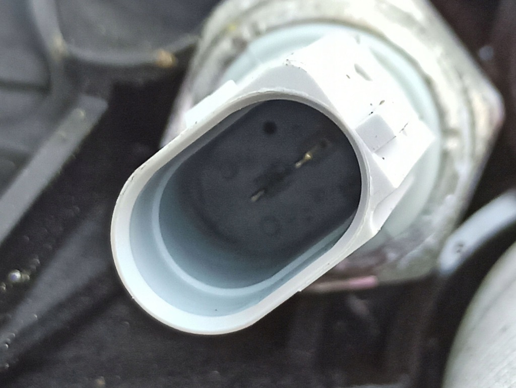 фото №8, Audi a4 s4 b9 8w кронштейн / кронштейн фильтра масла 03n115389n