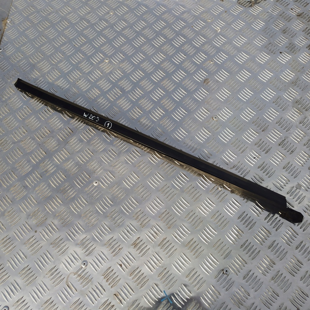 фото №1, Молдинг скло лівий перед mercedes w203 a2036982998