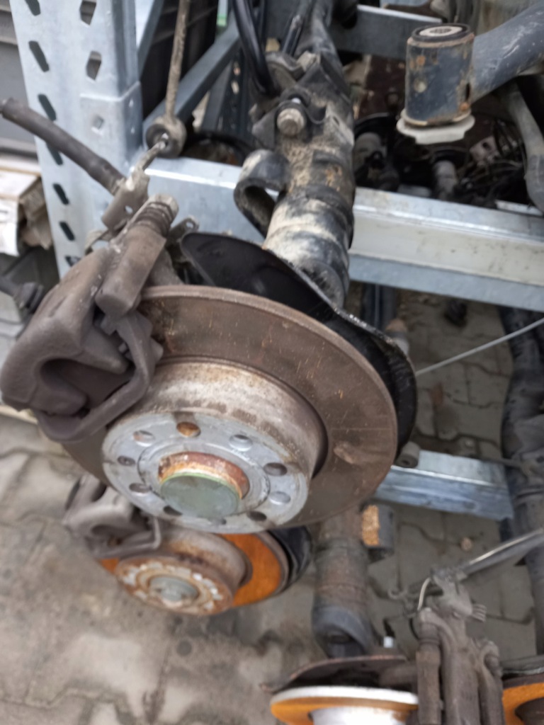 фото №2, Vw caddy короткий 2k5 15-20 r. oś задня