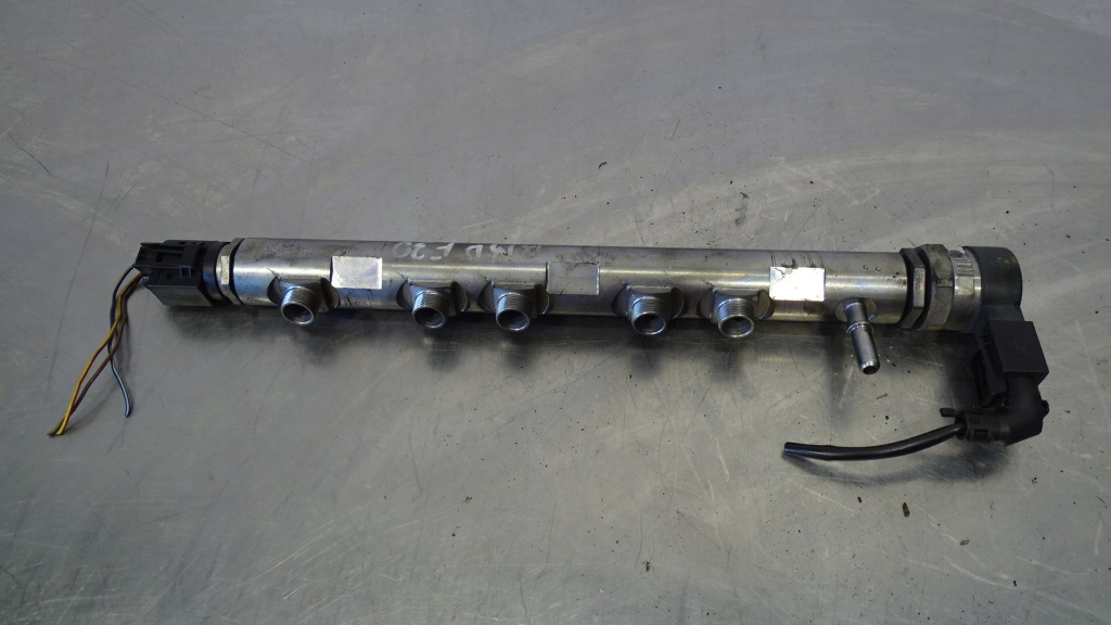 Купити Молдинг упорскування bmw f30 320d ed