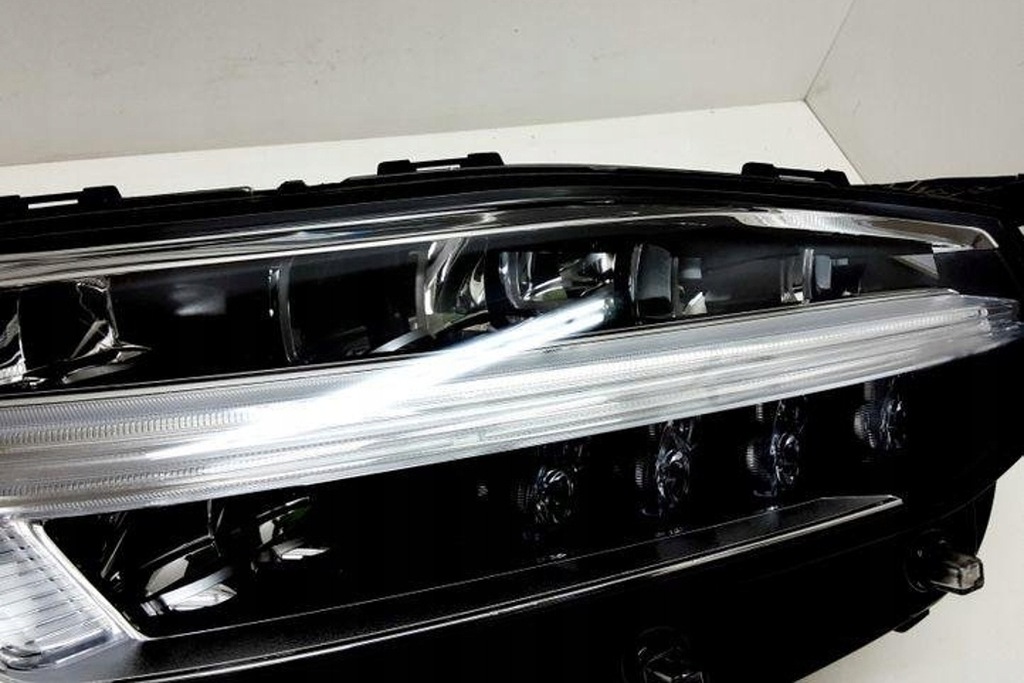 фото №8, Лампа права передня volvo xc90 i 32228698 2.0l дизель 147kw 2016