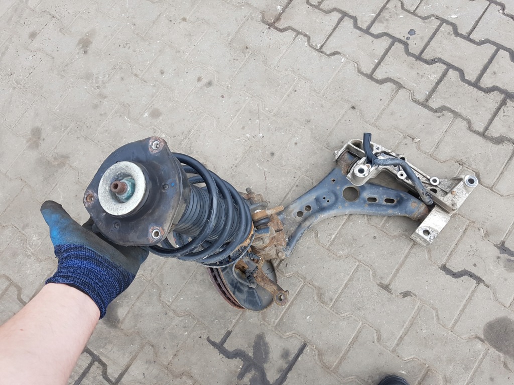 Audi a3 8p рестайлинг  08-12r 2.0 tdi амортизатор поворотный кулак левая перед Доставка