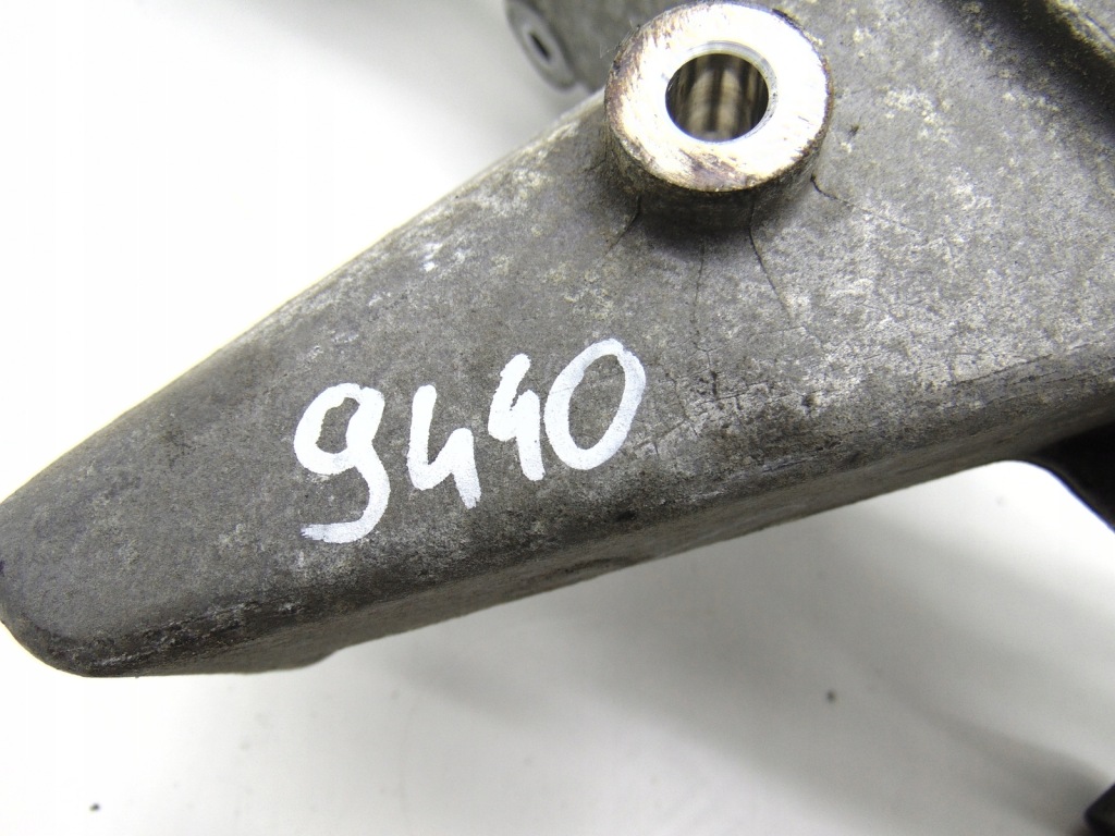 Кронштейн тримач  генератора 022260087f cayenne touareg Ціна