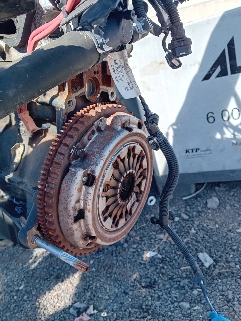 Двигатель стойку dacia sandero d4ff732 f476394 opalony Доставка