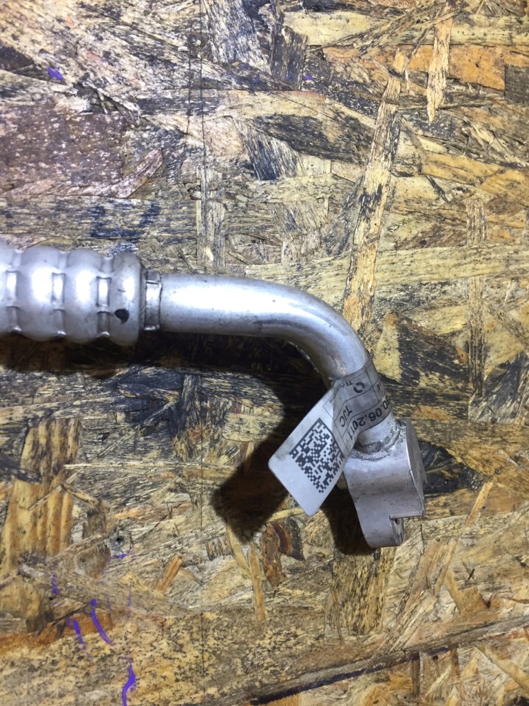 Audi a4 b8 a5 шланг патрубок кондиціонера 8t0260701n Київ