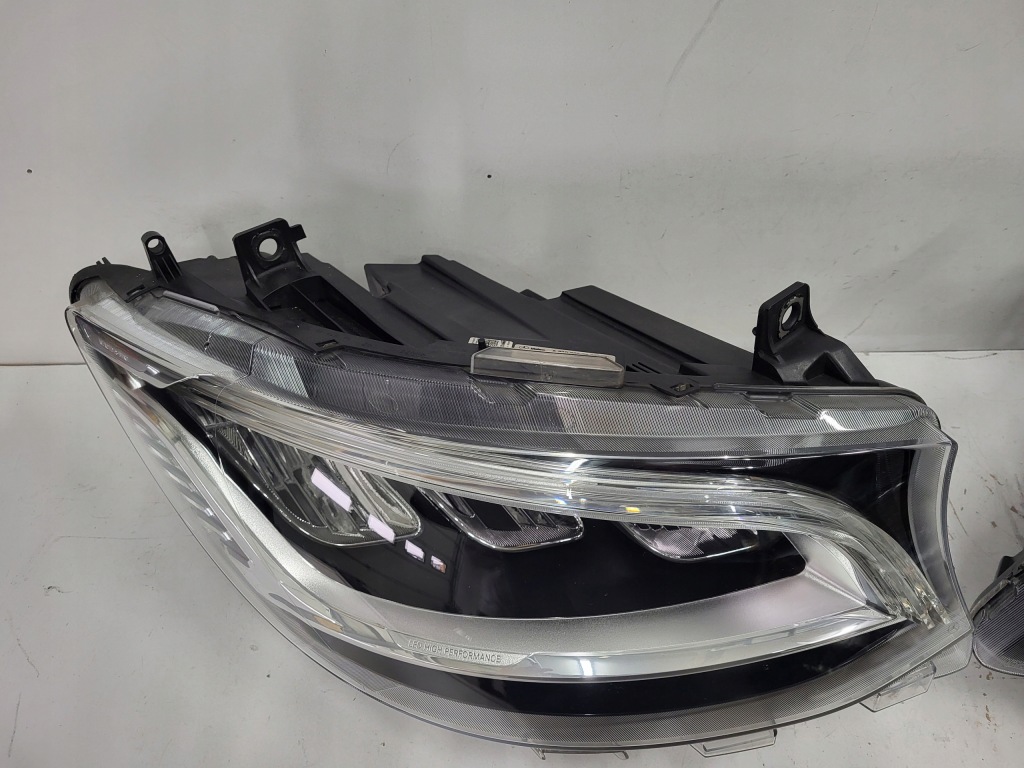 Фара перед ліва права mercedes sprinter w907 w910 full led в Україні