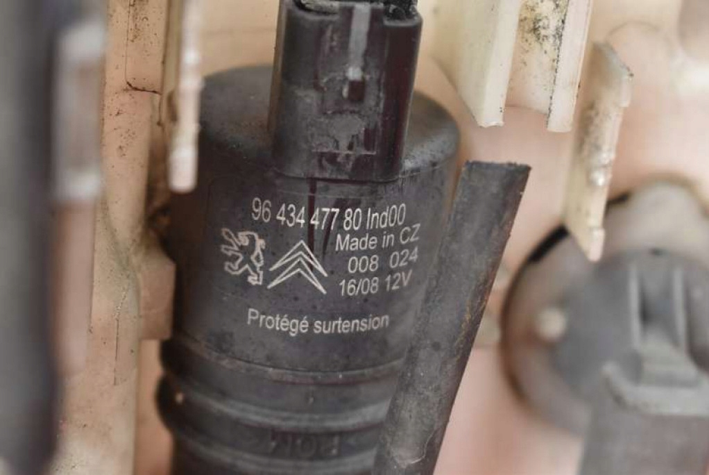 фото №10, Бачок омывателя 9683488180 citroen c5 ii x7 iii 2.0 hdi 163 km