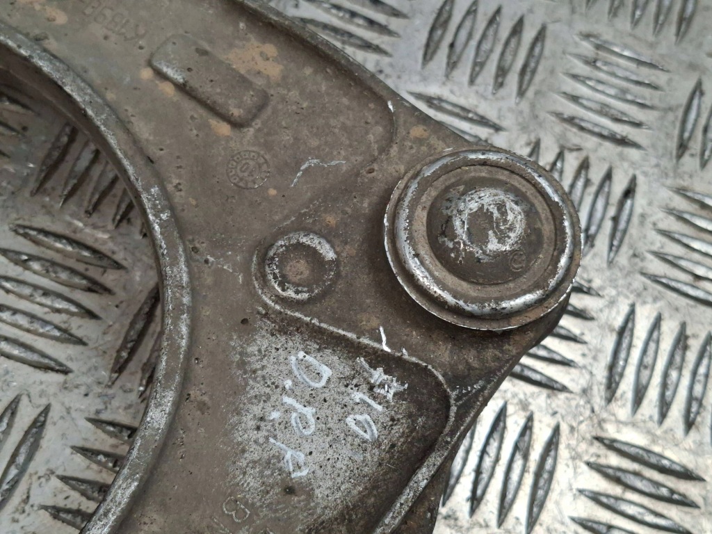 Важіль верхній передній ліва сторона bmw x5 f15 aw608216 Недорого