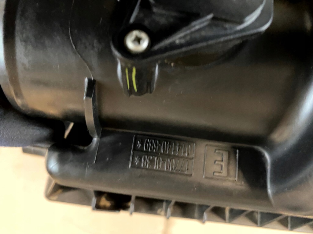 фото №14, 15- toyota hilux viii корпус фільтра повітря 17700-0l38 витратомір