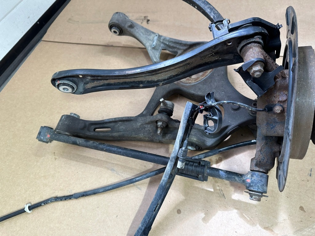 Поворотный кулак правый задний , правая задняя, рычаг, ступица mercedes ml w164 6.3 amg Недорого