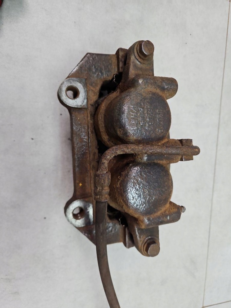 Jeep grand cherokee wk commander xk 5-10r суппорт левый перед скоба Недорого