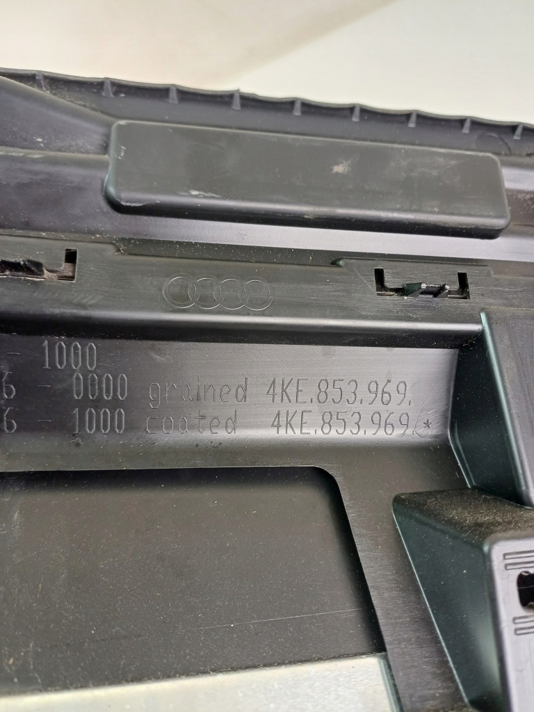 Молдинг двері лівий задня задня ліва audi e-tron etron 19- Ціна