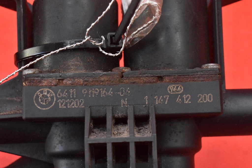 Клапан електроклапан води 9119164 bmw f10 f11 2.0i 184 km 09-13 Зі Шроту