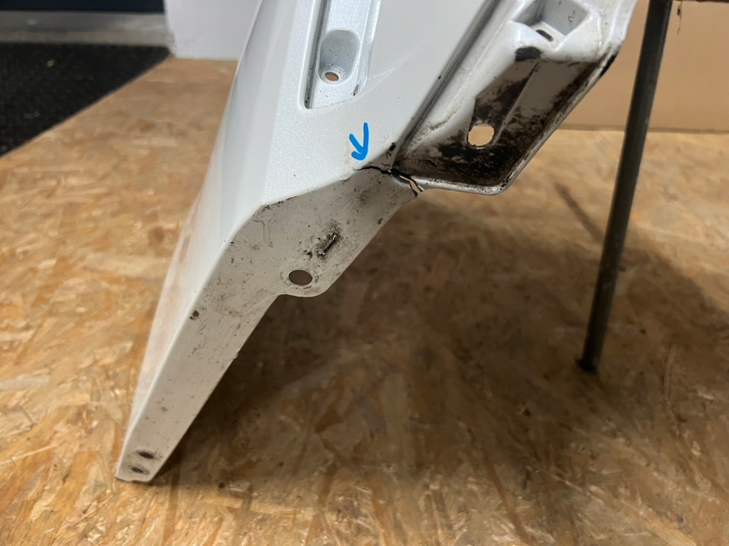 фото №10, Toyota corolla e21 kombi 2019 - бампер задній задня pdc лак 040