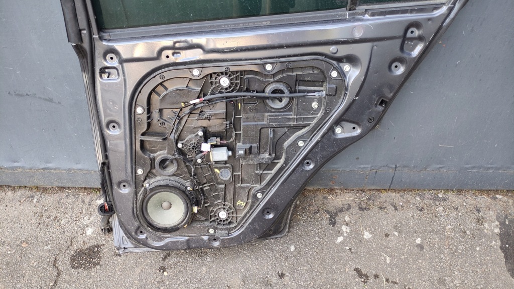 фото №11, Kia sportage iv двері правий задня задні скло молдинг