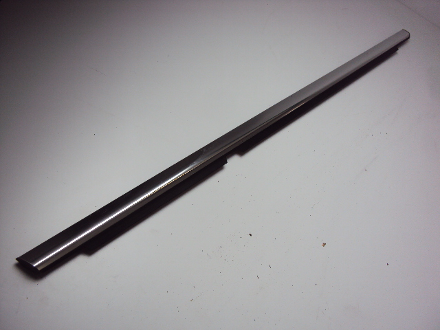 фото №1, Молдинг уплотнитель стекло левый задняя mercedes r w251