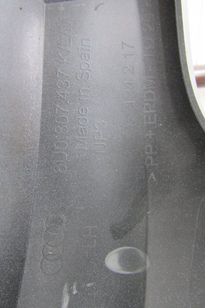 Обшивка уголок бампер левый перед audi q3 offroad 11-13 8u0 Киев