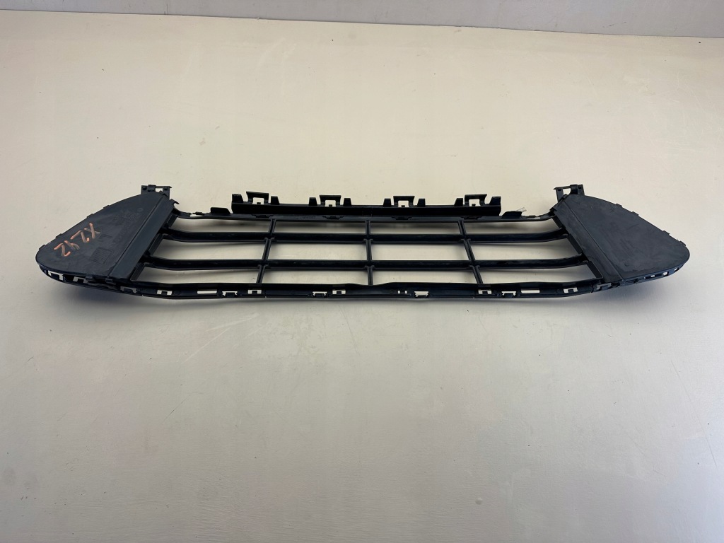 Bmw x1 f48 15-22r решётка средняя бампера перед передняя с Разборки