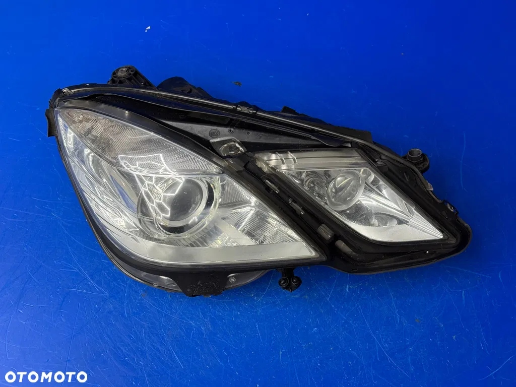 Купити Правий bi ксенон mercedes w212 hella bdb комплектна