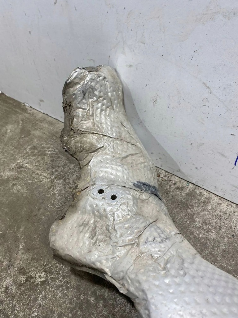 фото №9, Aston martin db11 2019 защита тепловая трубы выпускной