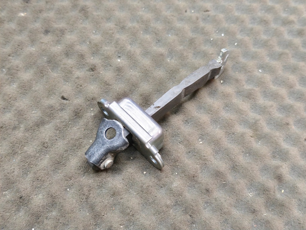 Купити B000873380 обмежувач двері задній peugeot citroen toyota